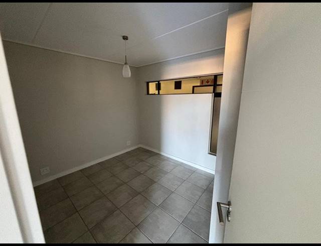 2 BEDROOM PROPERTY TO RENT IN MOOIKLOOF